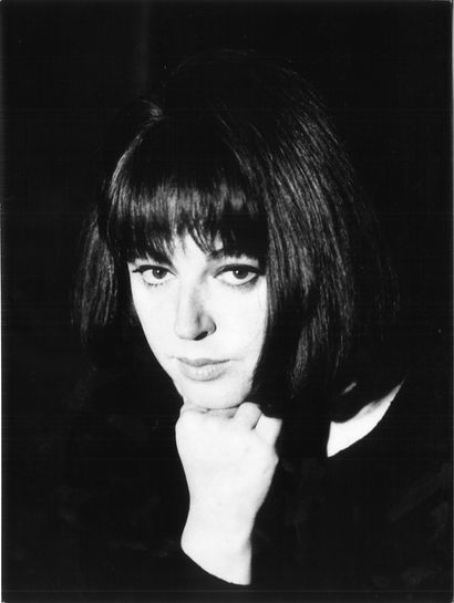 Ensemble de 18 portraits de Regine en noir...