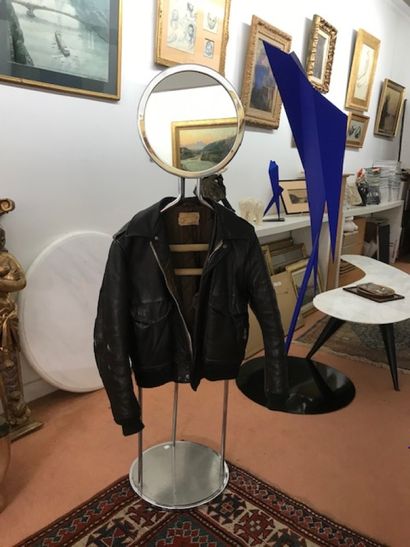 PERZEL

Valet de chambre moderniste à armature...