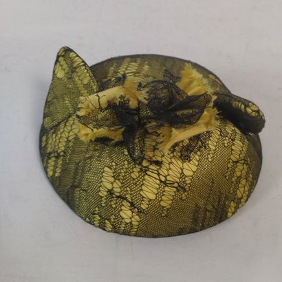 MAISON MICHEL PARIS

Bibi jaune et dentelle...