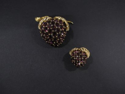 Ensemble comprenant une paire de boucles...