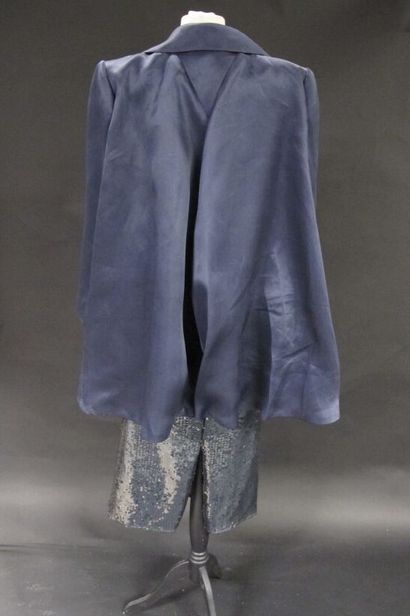 GUY LAROCHE 

Ensemble comprenant une jupe...