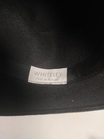 WHITELEY England

Chapeau en feutre noir...
