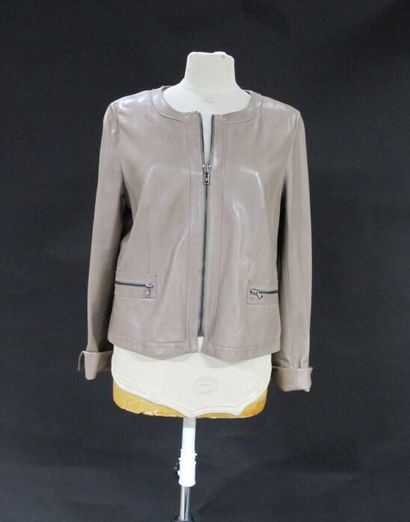 APOSTROPHE 

Veste en cuir en agneau plongé...