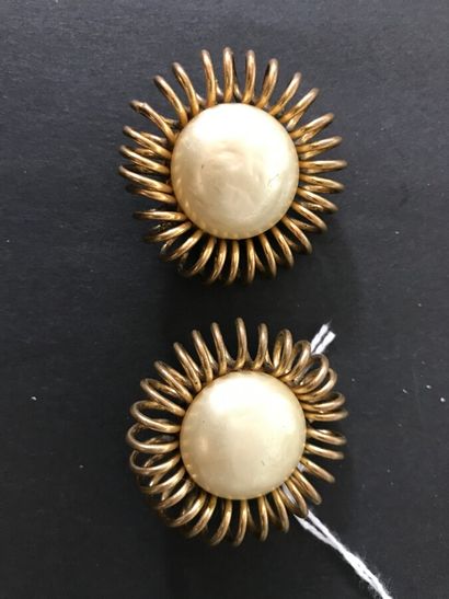 CHANEL

Paire de boucle d'oreilles clips...
