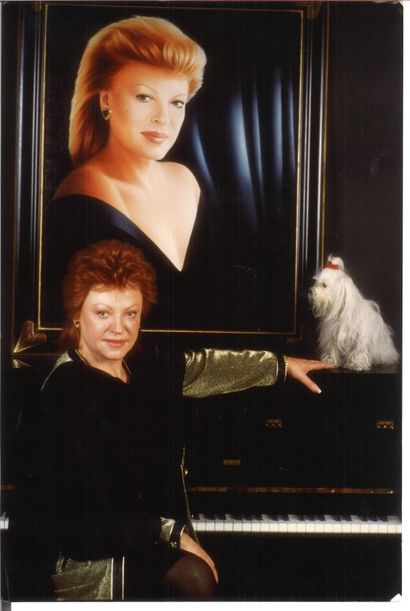 Ensemble de 13 portraits de Regine dans les...