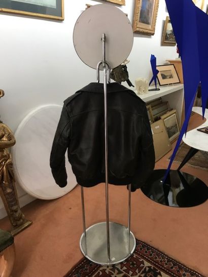 PERZEL

Valet de chambre moderniste à armature...