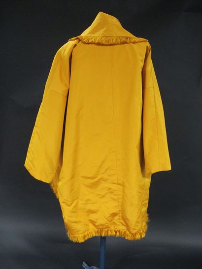 GUY LAROCHE 

Manteau en taffetas de soie...