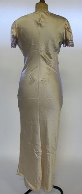 DIOR veste de nuit en dentelle, on y joint...