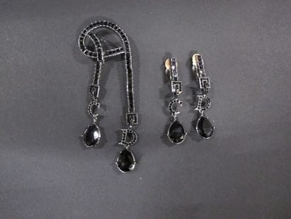 DIOR 

Ensemble boucles d'oreilles et une...