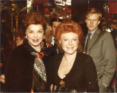 Ensemble de 30 photographies de Régine avec...