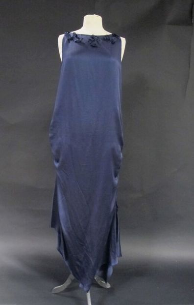 CHINE Belgian design 

Robe du soir en soie...