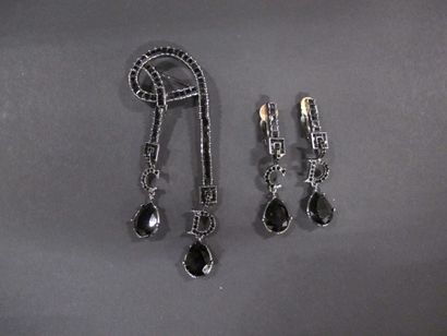 DIOR 

Ensemble boucles d'oreilles et une...