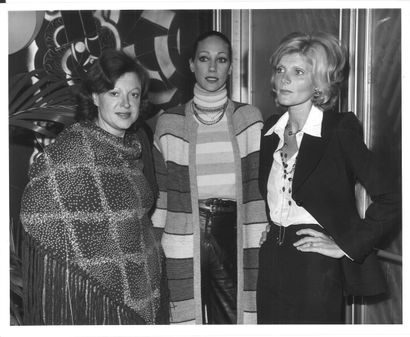Ensemble de 16 photographies de célébrités...