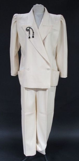Emmanuel UNGARO 

Tailleur pantalon de couleur...