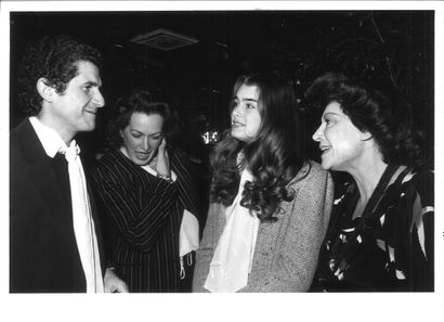 Ensemble de 30 photographies de Régine avec...