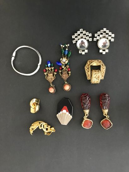 Lot de bijoux fantaisie comprenant bracelet,...