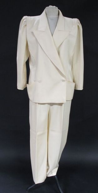 Emmanuel UNGARO 

Tailleur pantalon de couleur...