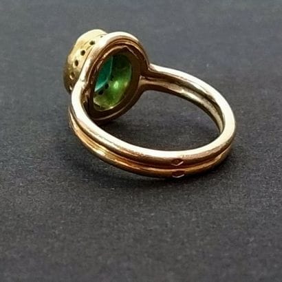 Bague en or jaune 18K serti d'une émeraude...