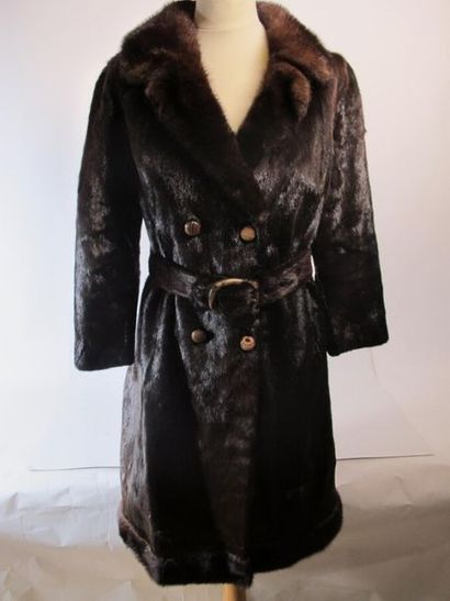 Blouson en vison blanc et manteau en fourrure...