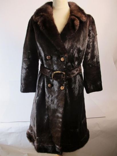 Blouson en vison blanc et manteau en fourrure...