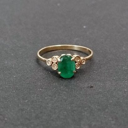 Deux bagues en or jaune 18K serti de brillants...