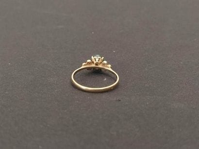 Deux bagues en or jaune 18K serti de brillants...