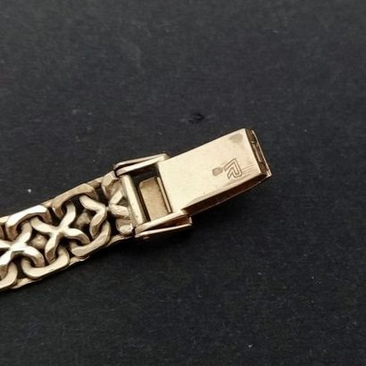 ROLEX
Montre bracelet de dame ronde en or...