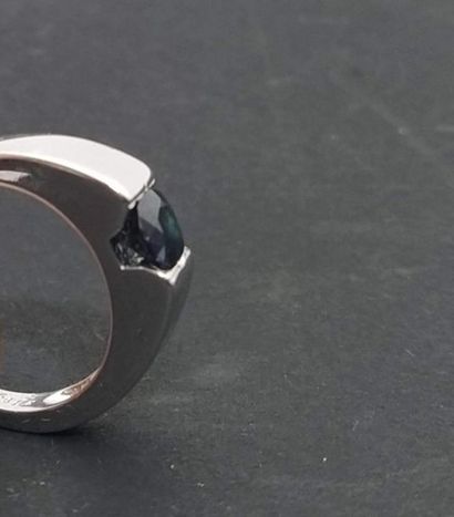 Bague en or blanc 18 K (750 millièmes) sertie...