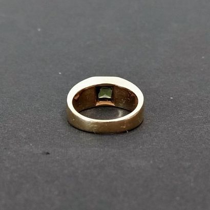 Bague jonc en or jaune 18K serti d'un peridot...