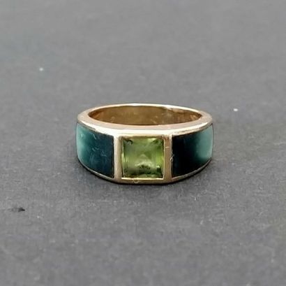 Bague jonc en or jaune 18K serti d'un peridot...