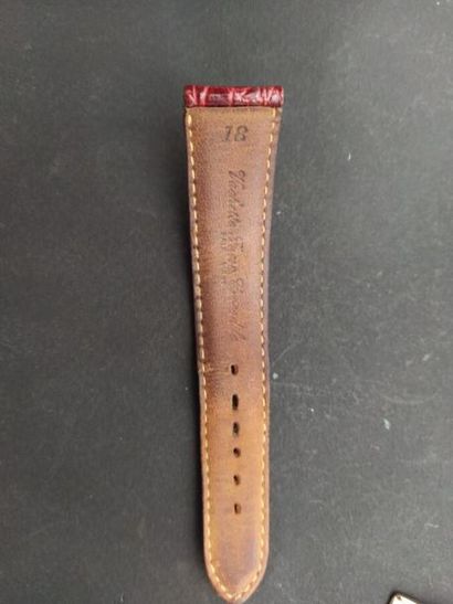 Deux bracelets de montre en cuir
