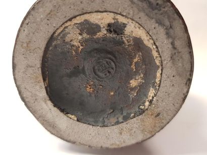 CHINE 
Vase en porcelaine bleue
(socle) 
Haut. :...