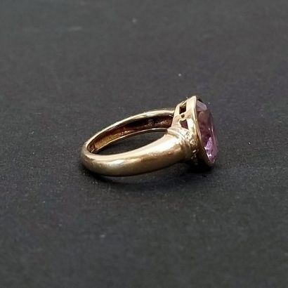 Bague en or jaune 18K serti d'une améthyste
Poids...