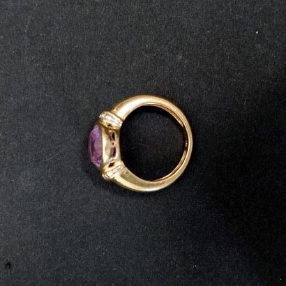 Bague en or jaune 18K serti d'une améthyste
Poids...