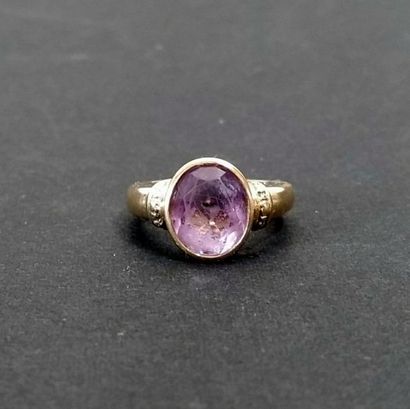 Bague en or jaune 18K serti d'une améthyste
Poids...