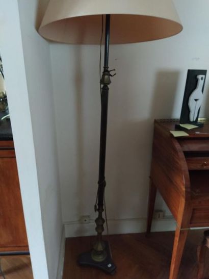 Lampadaire en métal
H. : 179 cm