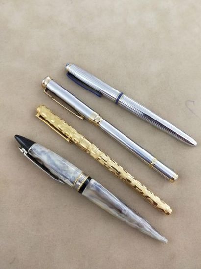 ensemble de quatre stylos : 
-Laguiole stylo...