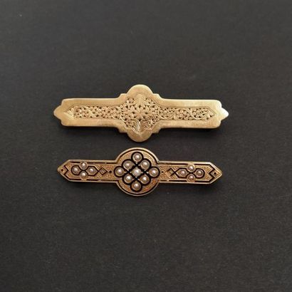 Deux broches barrettes en or jaune 18k :...
