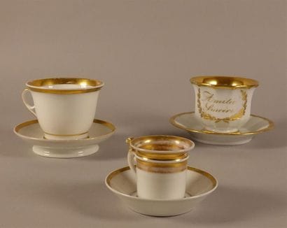 PARIS
Trois tasses de tailles différentes...