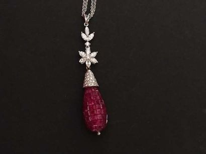 Pendentif en or gris 18 K (750 millièmes)...