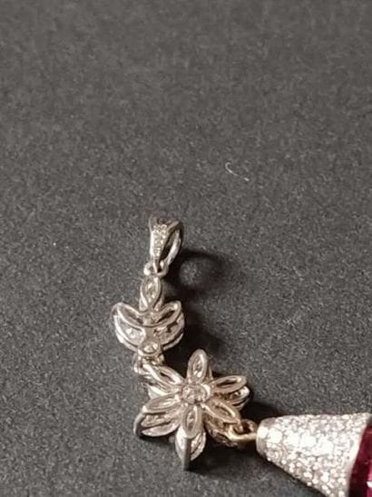 Pendentif en or gris 18 K (750 millièmes)...
