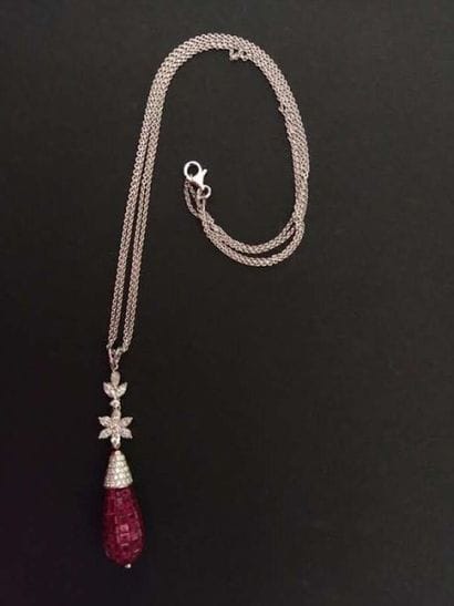 Pendentif en or gris 18 K (750 millièmes)...