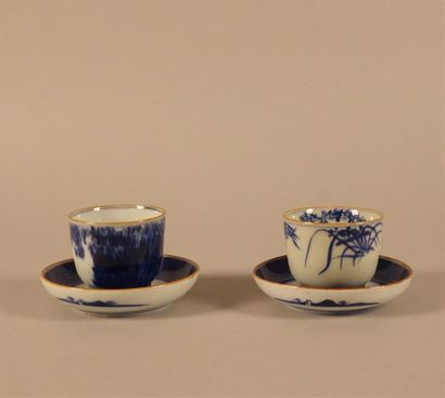 Lot comprenant :
- PARIS. Paire de tasses...