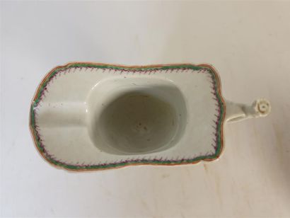 Cie des Indes aiguoère ne porcaline à décor...