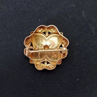 Cinq broches de revres en or jaune 18k serti...