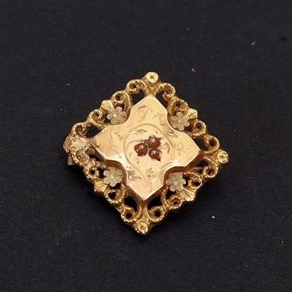 Cinq broches de revres en or jaune 18k serti...