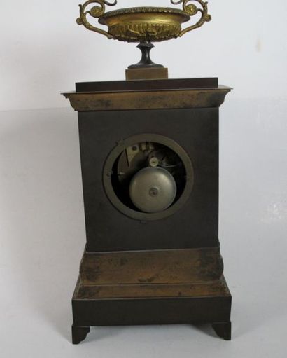 Pendule borne en tôle et métal doré
Epoque...