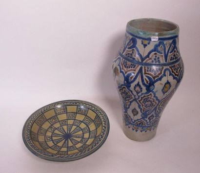 Vase et bassin en céramique émaillée vert...