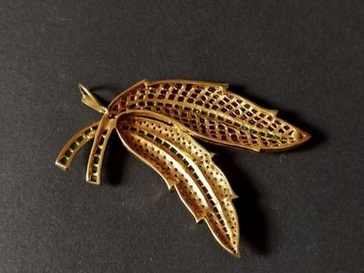 Pendentif feuillagé, en or jaune 18K orné...