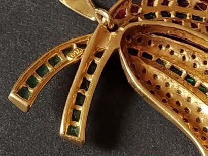 Pendentif feuillagé, en or jaune 18K orné...